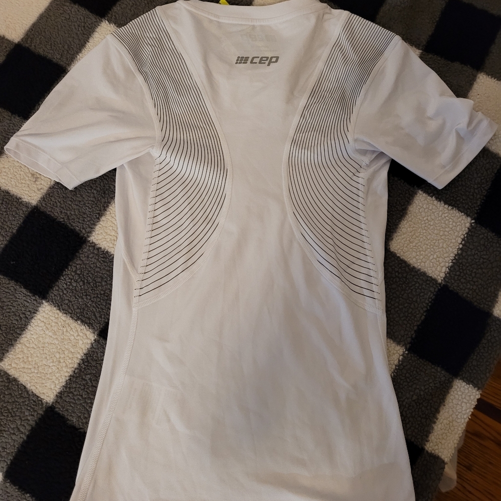 CEP Wingtech women's short sleeve shirt sz M